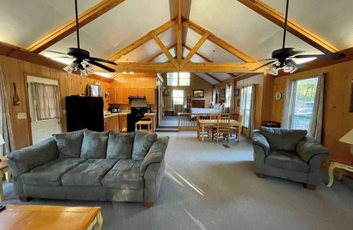 Zwolle Cabin | Comfortable 1-Bedroom Cabin with Full Kitchen, Vaulted Ceilings & Outdoor Fire Pit