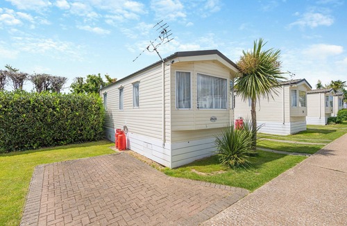 Westmarsh House | Comfortable 10ft wide caravan with one double and one twin.