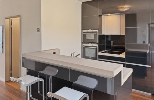 Seefeld Apartment | Comfortable 1BR flat/great location - Baron 44