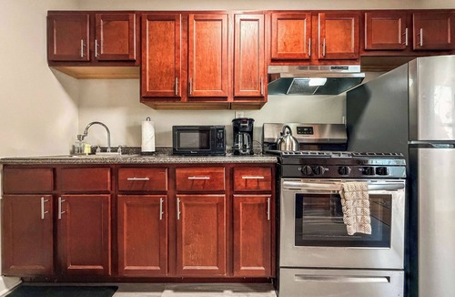 Avondale Apartment | Comfortable 1BR Unit near Dining Options