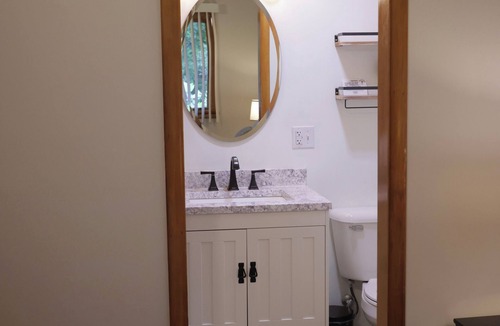 Charleston House | Comfortable 2/3 bedroom home near EIU