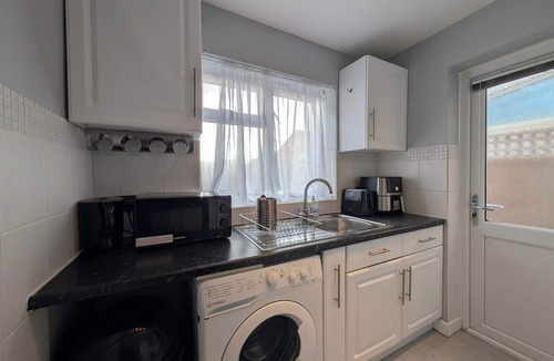 Yeading House | Comfortable 2-Bedroom house with free parking