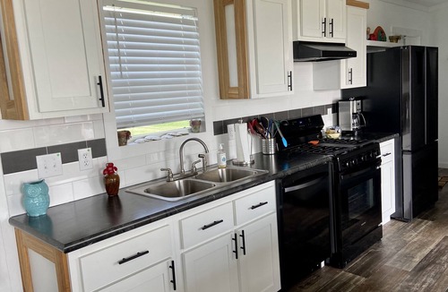 Long Mott House | Comfortable 2 Bed/1 Bath Unit with Bay View