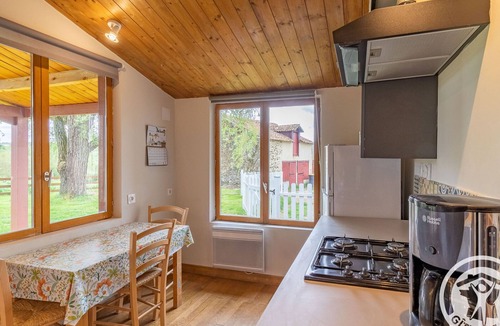 Montilliers Cottage | Comfortable 2-bedroom cottage with garden, pets allowed, Wifi, parking