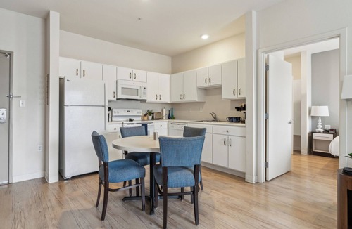 Far North Central Apartment | Comfortable 2 Bedroom I Pool I Gym