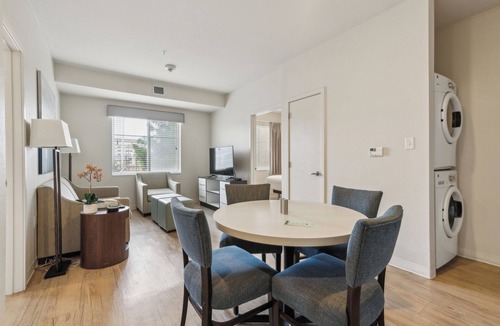 Far North Central Apartment | Comfortable 2 Bedroom I Pool I Gym