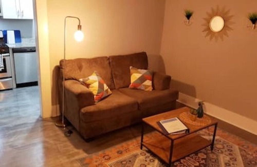 Sherman Hill Apartment | Comfortable 2-bedroom in great location-11