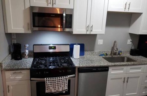 Sherman Hill Apartment | Comfortable 2-bedroom in great location-11