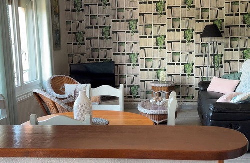 Gare Apartment | Comfortable 2-bedroom apartment with 3 vacation keys and car garage