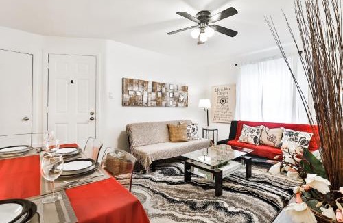 Lachine Apartment | Comfortable 2-BEDROOM APARTMENT - Free and plentiful PARKING - 10 minutes to AIRPORT and 15 minutes to DOWNTOWN Montreal - Near Popular Waterfront Restaurants - located in Beautiful Lachine