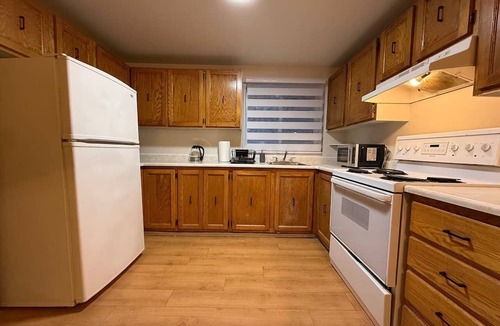Pierrefonds-Roxboro Apartment | Comfortable 2-Bedroom West Island Apt: Sleeps 6
