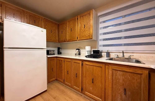 Pierrefonds-Roxboro Apartment | Comfortable 2-Bedroom West Island Apt: Sleeps 6