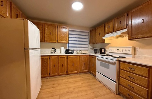 Pierrefonds-Roxboro Apartment | Comfortable 2-Bedroom West Island Apt: Sleeps 6