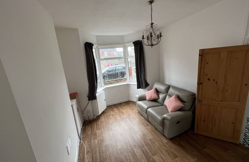 Canton House | Comfortable 2 double bed in Canton, Cardiff