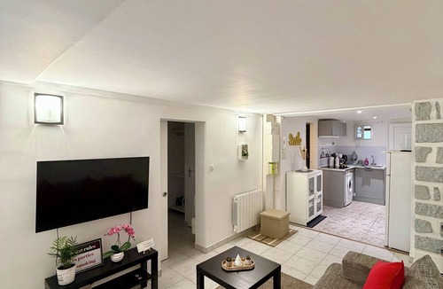 Epinay-sur-Seine Apartment | Comfortable 2-room apartment, independent access & PMR.