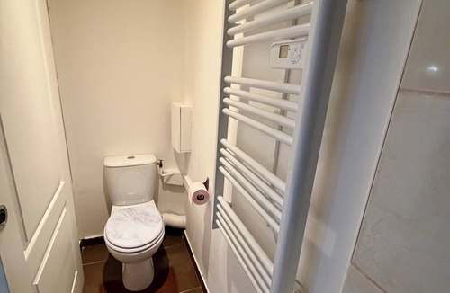 Epinay-sur-Seine Apartment | Comfortable 2-room apartment, independent access & PMR.