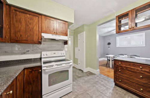 East Windsor House | Comfortable 2BR Apartment w/Free Parking & WiFi