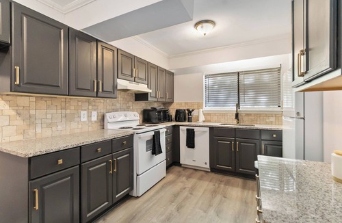 Charlotte Condo | Comfortable 2BR Condo with Patio & Free Parking - 7 Miles to Uptown Charlotte