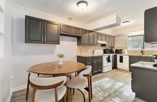 Charlotte Condo | Comfortable 2BR Condo with Patio & Free Parking - 7 Miles to Uptown Charlotte