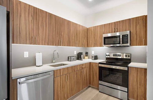 Newark Apartment | Comfortable 2BR ! Free parking ! 30 min to NYC !
