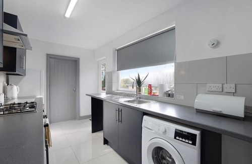 Ushaw Moor House | Comfortable 2BR Home 10 Min to Durham Cathedral