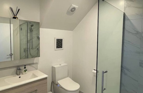 Henderson Apartment | Comfortable 2BR Home on Te Kanawa Crescent