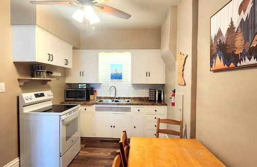 East Hillside Apartment | Comfortable 2BR Near Lakewalk with Private Entry & Parking