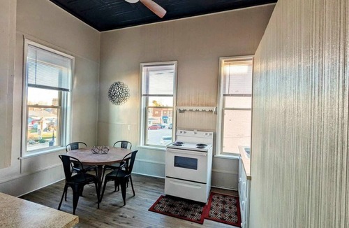 Robinson Apartment | Comfortable 2BR on the Square