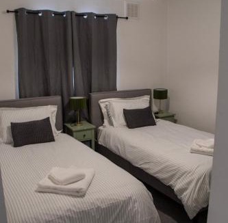 Stevenage Apartment | Comfortable 3 bed house in central location, Stevenage