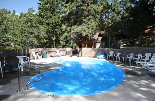 Estes Park Ski Chalet | Comfortable 3 bedroom with Personal Hot tub on deck