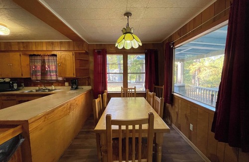 Zwolle Cabin | Comfortable 3-Bedroom Retreat with Fireplace, Full Kitchen & Outdoor Firepit