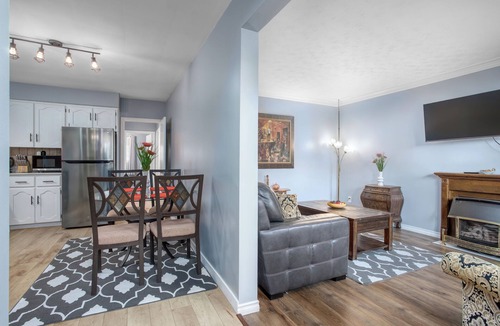Guelph House | Comfortable 3 bedroom unit on a quiet street,close to downtown