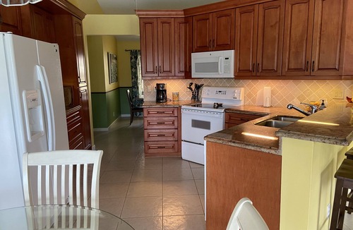 Deerfield Beach House | Comfortable 3-bedroom waterfront villa with heated pool