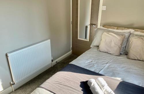 Ashby-de-la-Zouch House | Comfortable 3-BR Home Great Location in Ashby