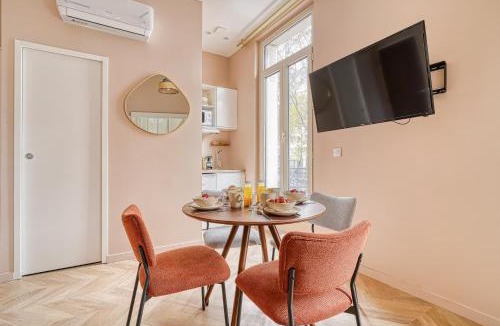 Quartier de la Plaine-de-Monceaux Apartment | Comfortable 3 rooms with air conditioning
