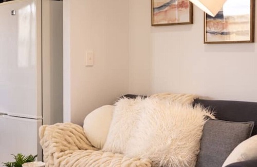 Browns Plains House | Comfortable 3BR home/Convenient location