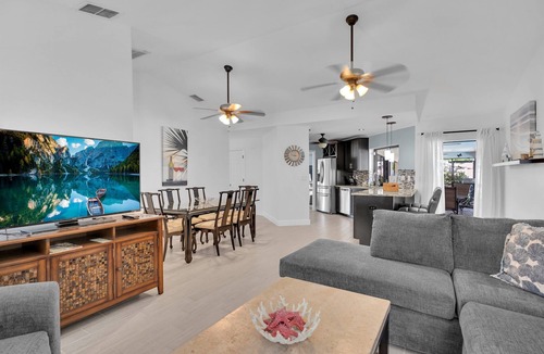 Caloosahatchee House | Comfortable 3BR Home w/Solar Heated Pool & Large Screened Lanai