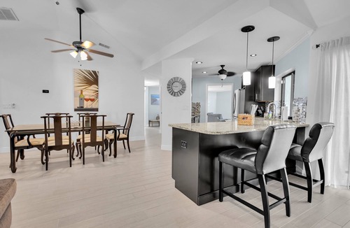 Caloosahatchee House | Comfortable 3BR Home w/Solar Heated Pool & Large Screened Lanai