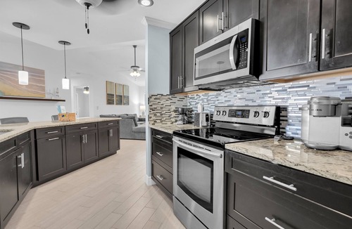 Caloosahatchee House | Comfortable 3BR Home w/Solar Heated Pool & Large Screened Lanai