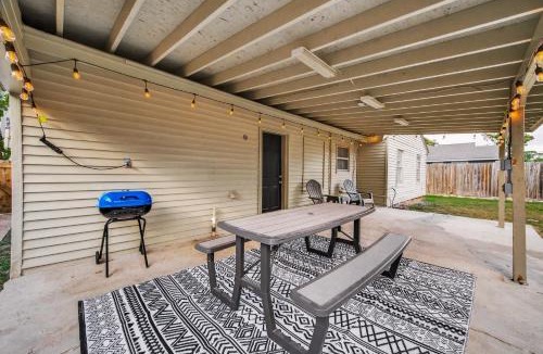 Houston House | Comfortable 3BR Home with Backyard for BBQs