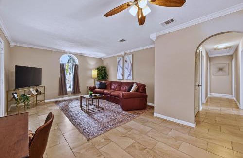 Houston House | Comfortable 3BR Home with Backyard for BBQs