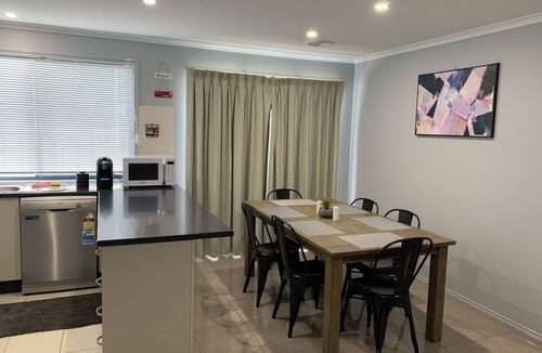 Shepparton South House | Comfortable 4 Bedroom house in Shepparton