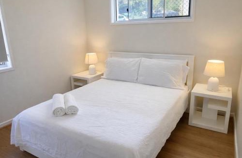 Thornlands House | Comfortable 4 bedroom house