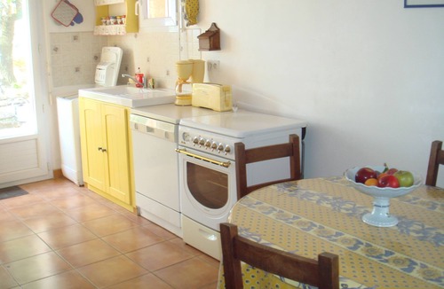 Fozieres Cottage | Comfortable 4-person cottage for pets