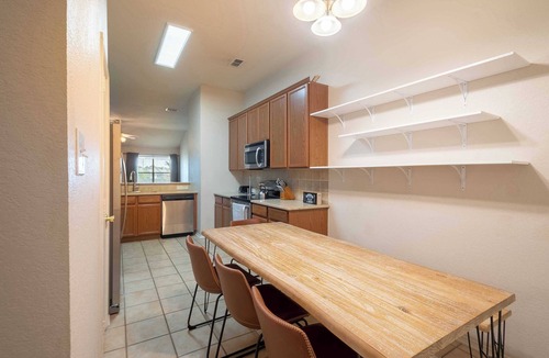 Denton House | Comfortable 4BR Retreat｜Private Yard｜Near Nature Trails, Lakes & Parks #41174
