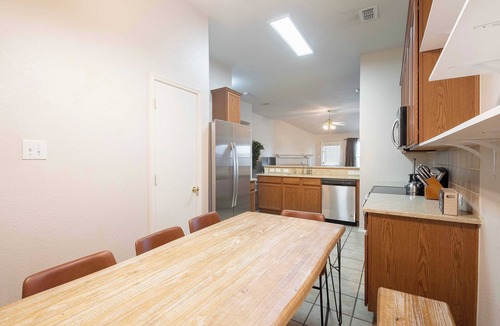 Denton House | Comfortable 4BR Retreat｜Private Yard｜Near Nature Trails, Lakes & Parks #41174
