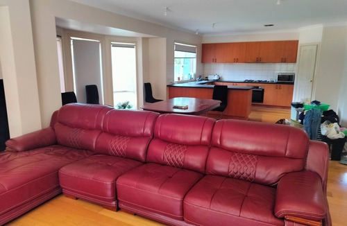 Point Cook House | Comfortable 5 Bedroom House Point Cook