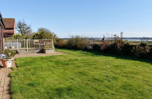 Manningtree House | Comfortable 5-bedroom bungalow with hot tub