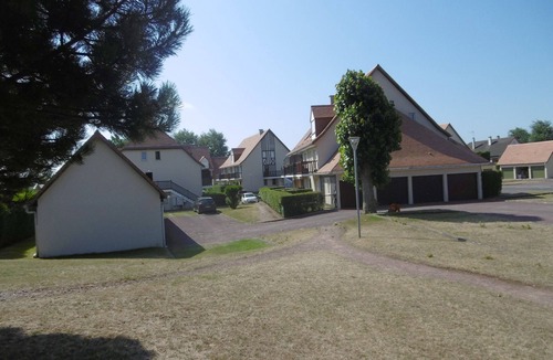 Merville-Franceville-Plage Apartment | COMFORTABLE 5-BED SEASIDE APARTMENT