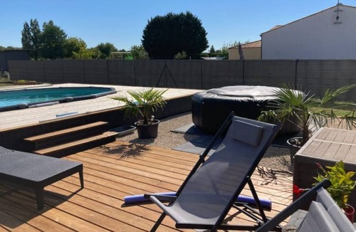 Meursac Apartment | Comfortable accommodation for 6 people